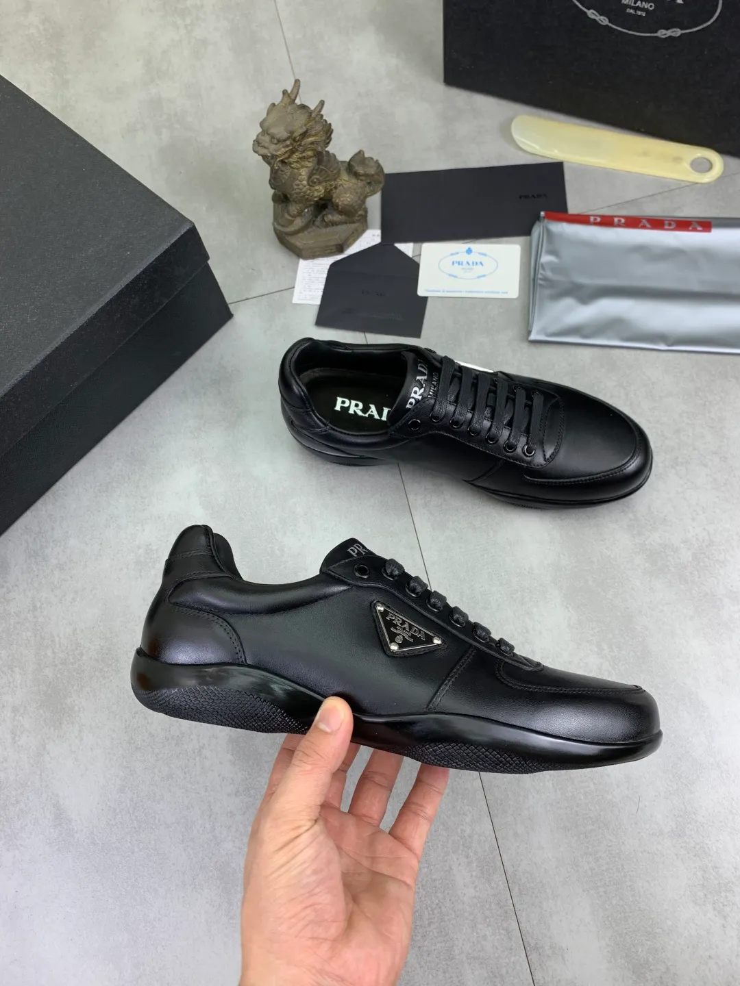 Men's men's shoes💰P580💰【New style】Top quality, classic popular models on the official website, timeless for a century,🆘 The trendy brand (Prada) mainly promotes popular models, avant-garde and versatile fashionable men's shoes, private version molding, cowhide surface splicing 1:1 oil edge processing... fashionable and simple, original imported cowhide interior cowhide feet; the atmosphere and personality are more fashionable, eye-catching and pursuing class. It will subvert old ideas and be a must-have for fashionistas who want to spend time with you! Must keep it! High-end comfort, high-end quality workmanship. Size: 38-44 Available in black. full package